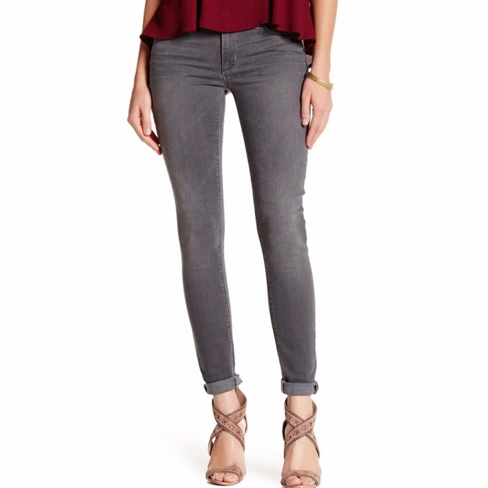 Hudson “KRYSTA SUPER SKINNY” jeans. Size: 28 Color: Grey